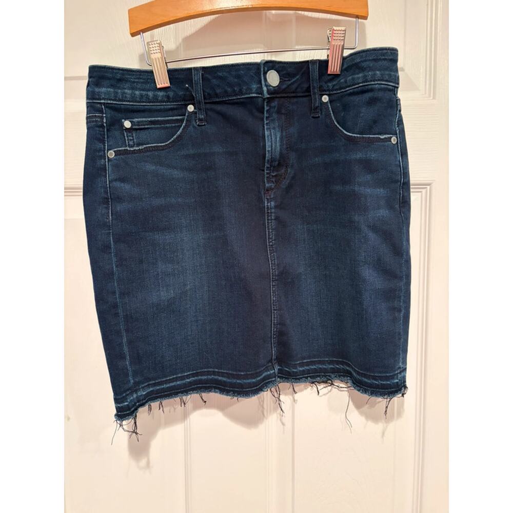 Articles of Society Stacy Mini Skirt 27 Dark Wash Raw Hem Y2K Denim Stretch